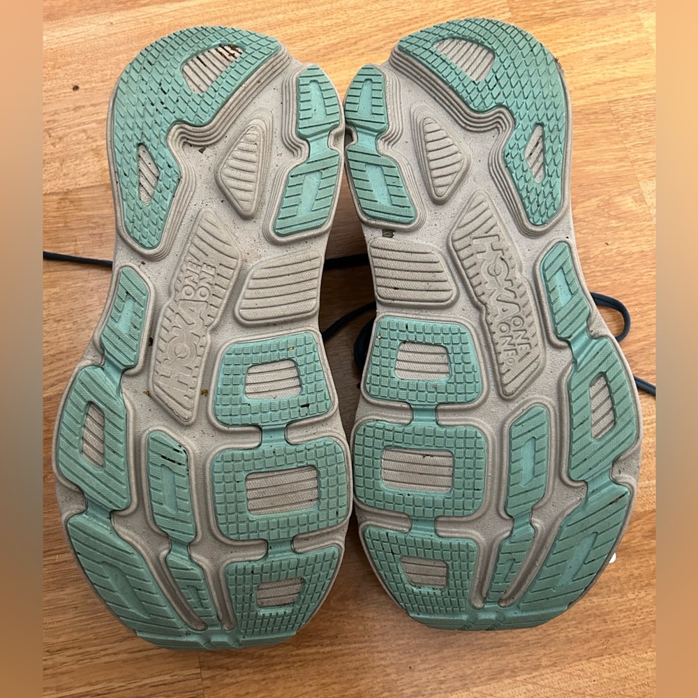 Men’s Hoka Bondi 8.2E Wide. Barely worn and in great condition. - Picture 5 of 6